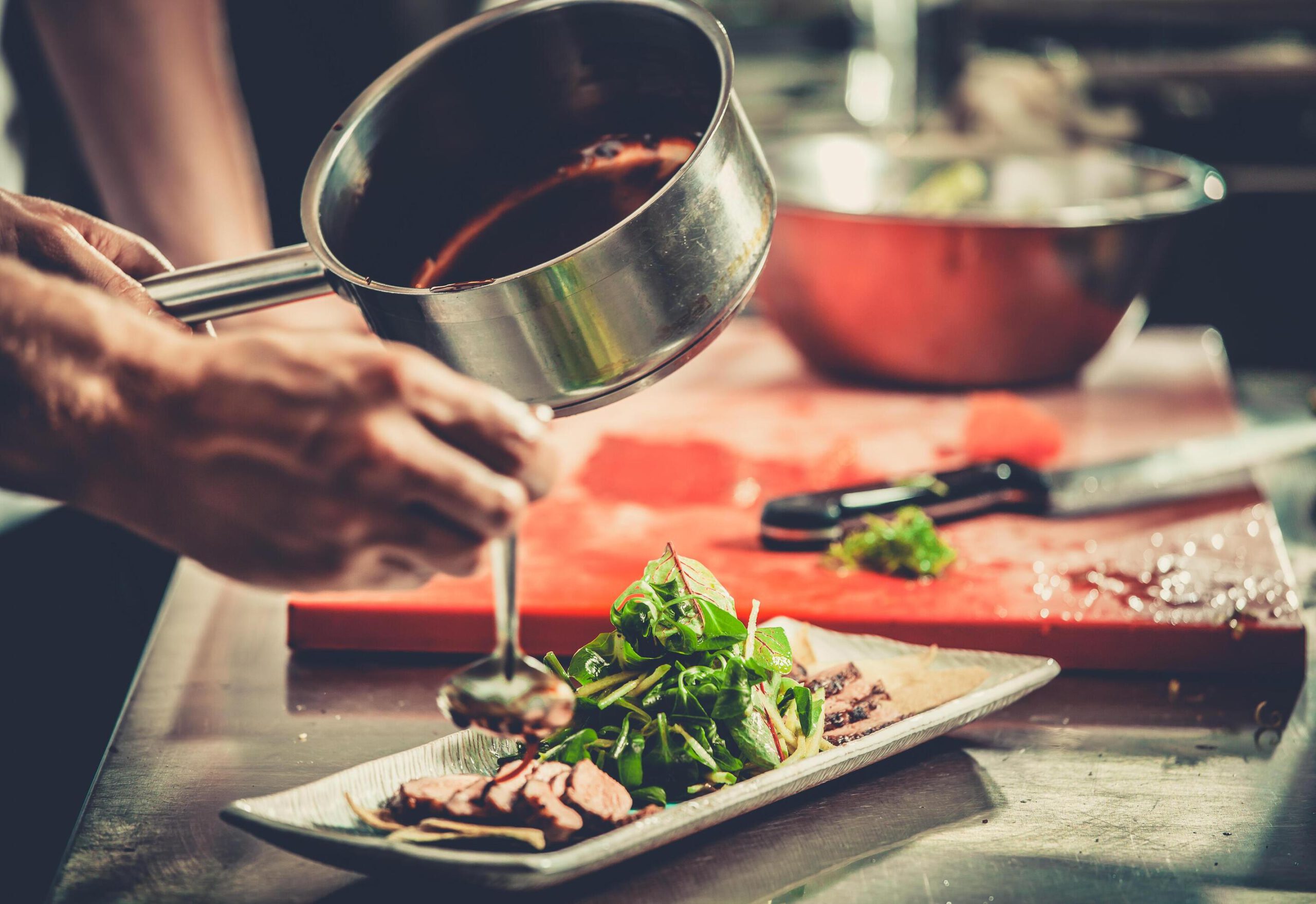 busy-chef-at-work-in-the-restaurant-kitchen-free-photo